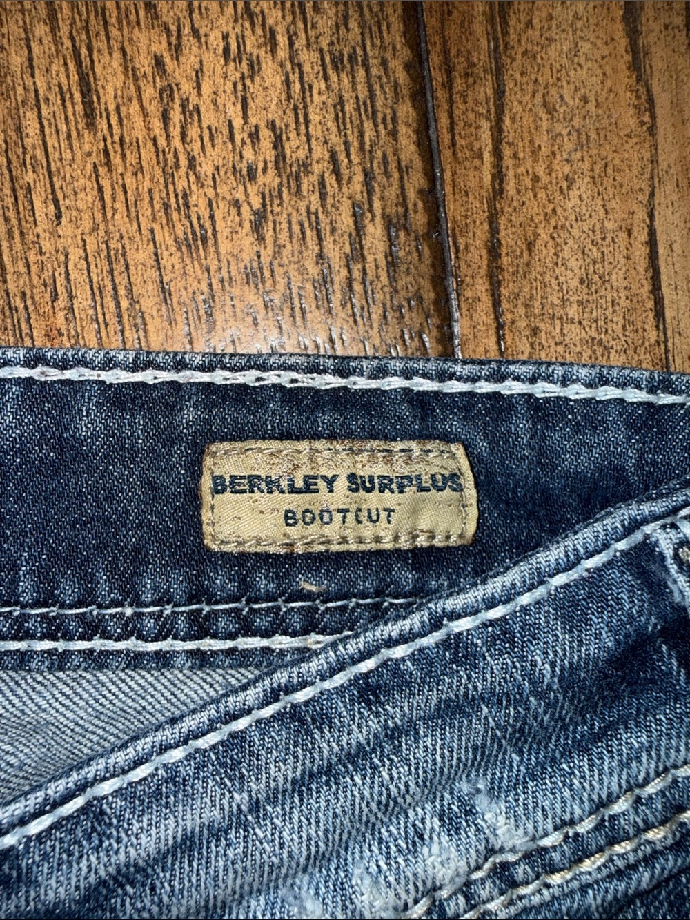 Silver Jeans Berkley Women’s Bootcut Jeans with Embroidered Pockets - Picture 11 of 15